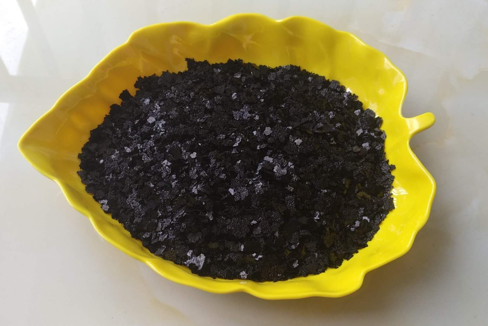 Seaweed flake fertilizer 